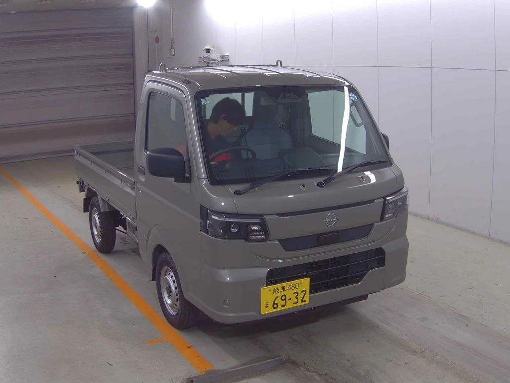Nissan NT100 Clipper DR16T 2026